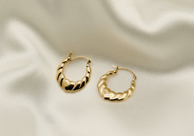 10K Gold Oval Heart Hoop Earrings