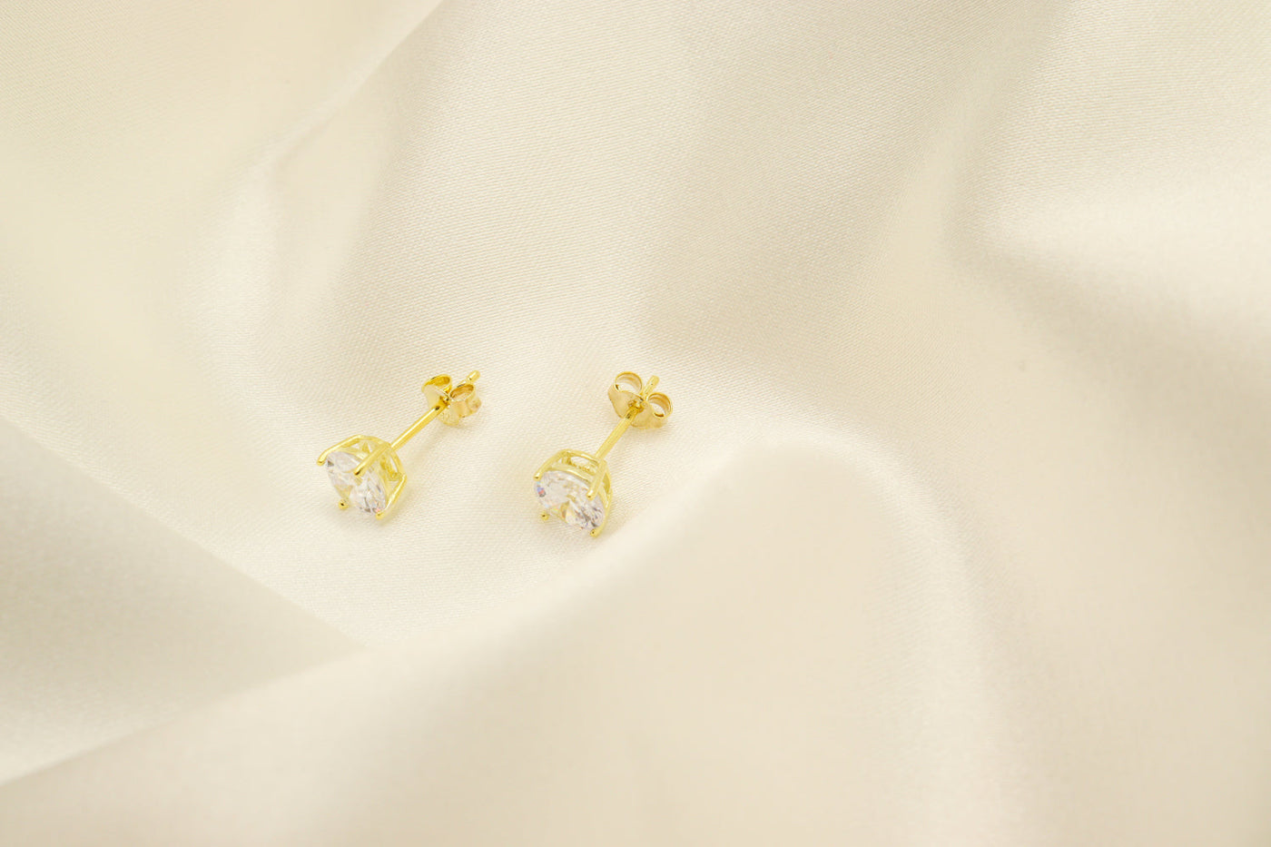 14K GOLD ROUND DIAMOND STUDS